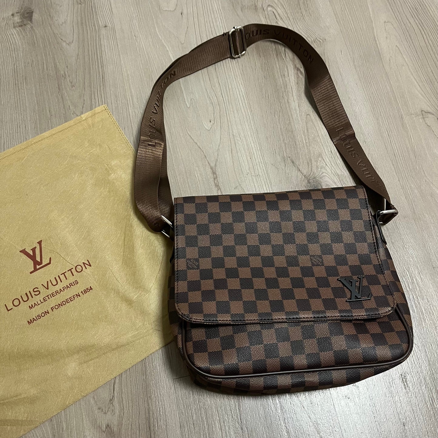 BANDOLERA GRANDE LV CUADROS MARRON